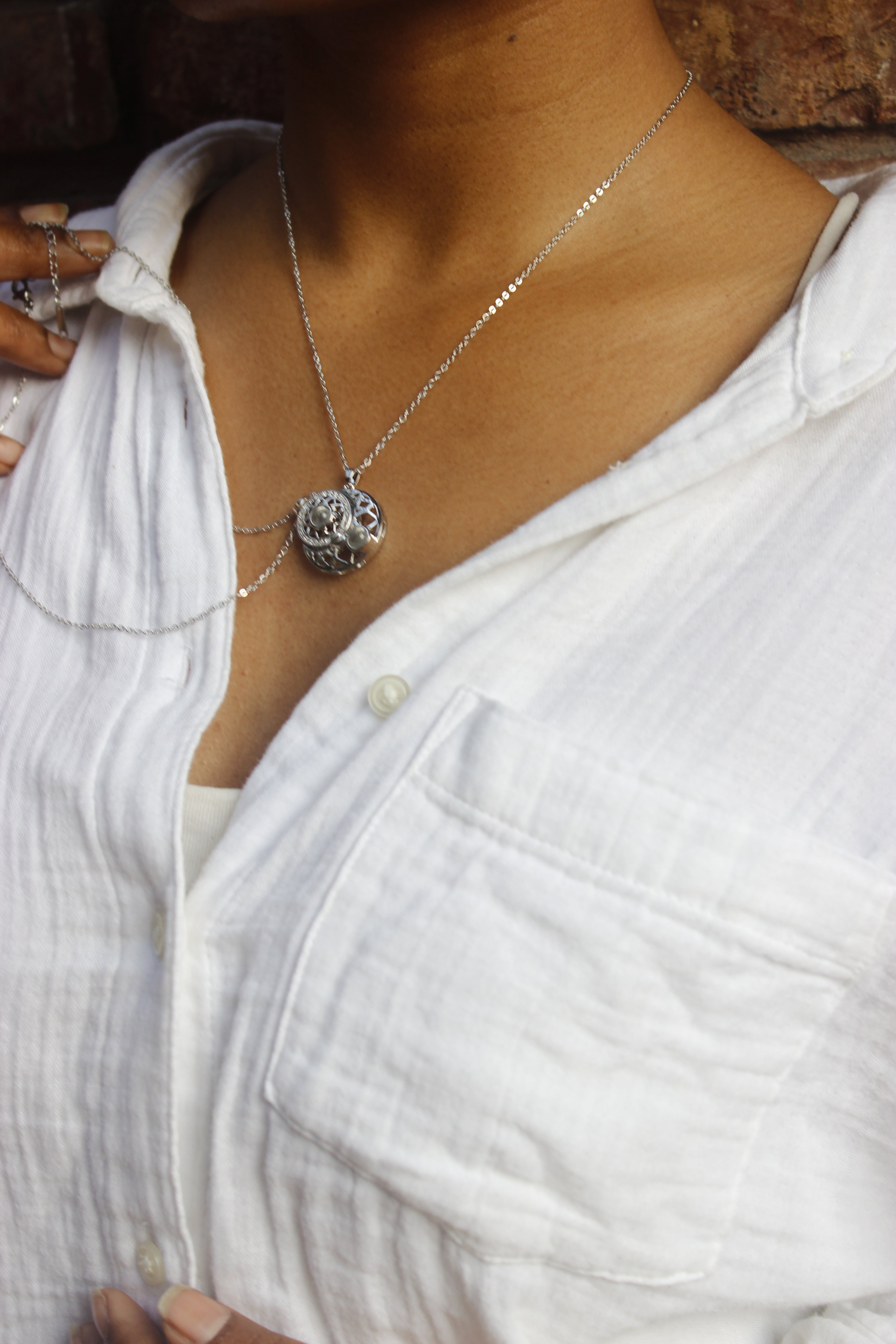 Ona Jwelix Bond 4evr Necklace close up luxury artificial gold necklace India