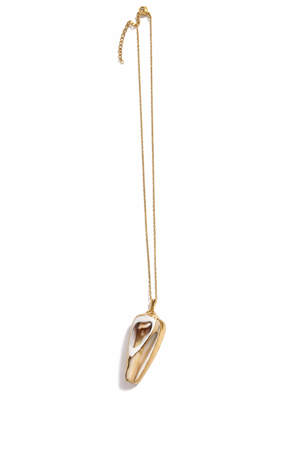 Ona Jwelix Orgamy Shell Necklace close up natural shell pendant necklace India
