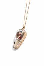 Ona Jwelix Orgamy Shell Necklace close up natural shell pendant necklace India