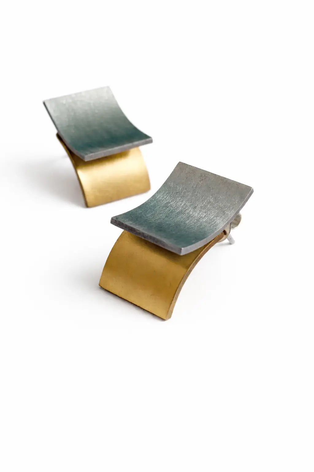 Ona Jwelix Shed Hawk Xi Stud angular gold hawk inspired stud earring for women
