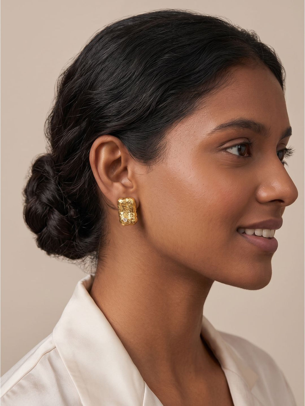 Bone Gem Stud Naveen (Sadar market)